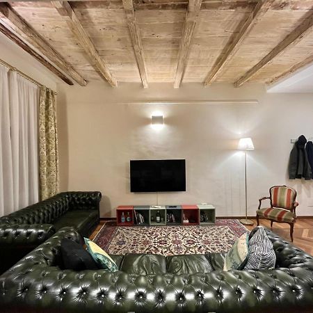 Lovely 1 Bedroom Apartment Nearby Piazza Maggiore Bologna Bagian luar foto